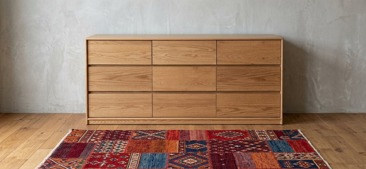 Komoda TOVA — lite drewno dębu, 9 szuflad, 160 cm