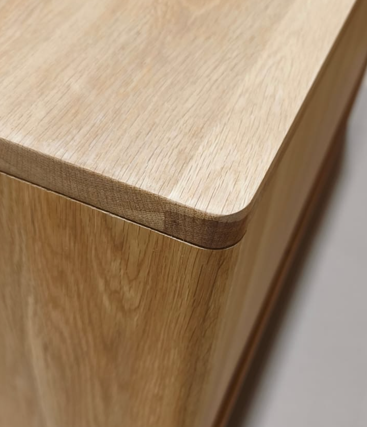 Komoda VIKEN — lite drewno dębu, 6 szuflad, 125 cm
